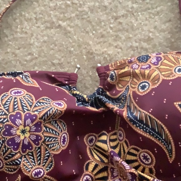 Newport news tankini top wine color with flowers. This has underwires si… - Picture 5 of 9